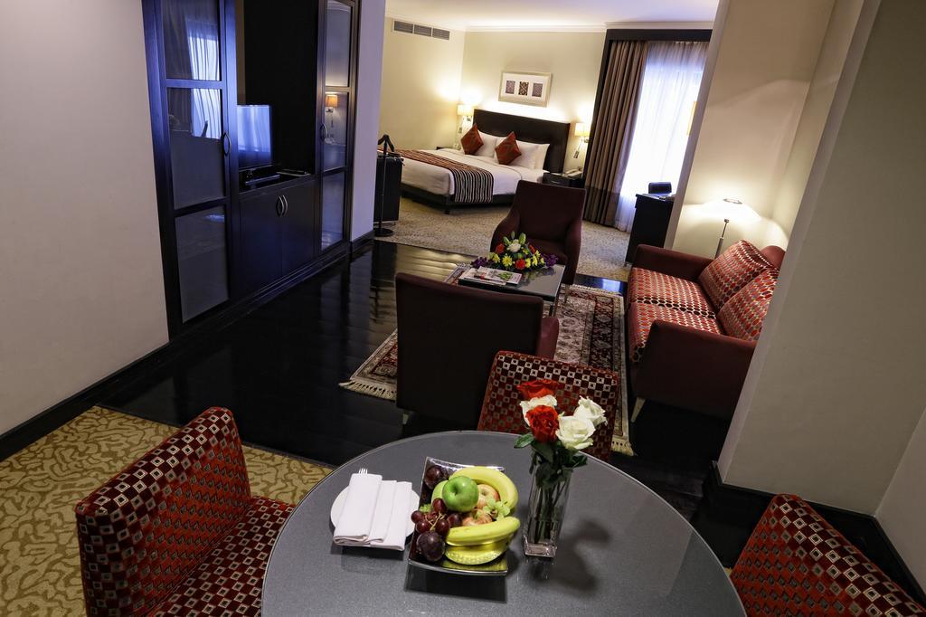 Hotel Ramada Plaza By Wyndham Dubai Deira Exterior foto